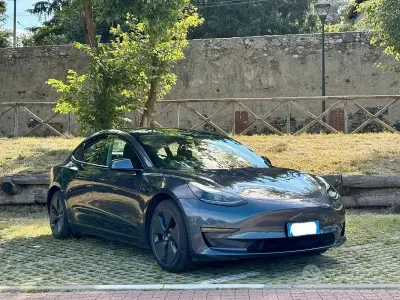 Usata Tesla Model 3 152 kW (208 CV) 2022 Grigio Berlina