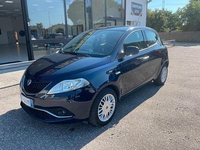 Usata Lancia Ypsilon Silver 69 CV (50 kW) 2016 Blu Utilitaria