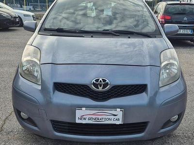 Usata Toyota Yaris Luxury 69 CV (50 kW) 2010 Grigio Utilitaria