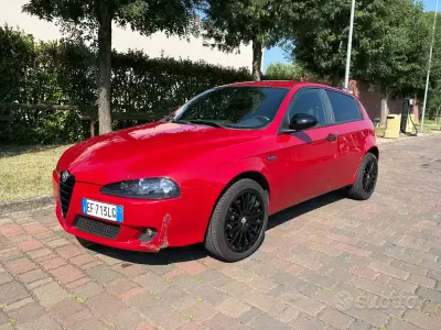 Usata Alfa Romeo 147 Progression 105 CV (77 kW) 2010 Rosso Utilitaria