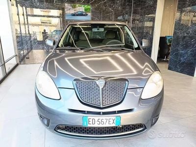 Usata Lancia Ypsilon 75 CV (55 kW) 2010 Grigio Utilitaria