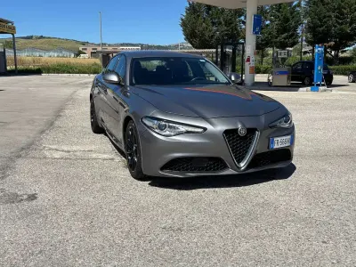 Usata Alfa Romeo Giulia Super 179 CV (131 kW) 2018 Grigio Berlina