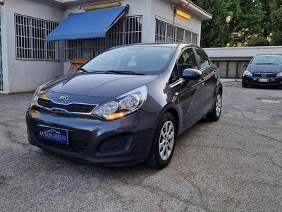 Usata Kia Rio EX 86 CV (63 kW) 2013 Grigio Berlina