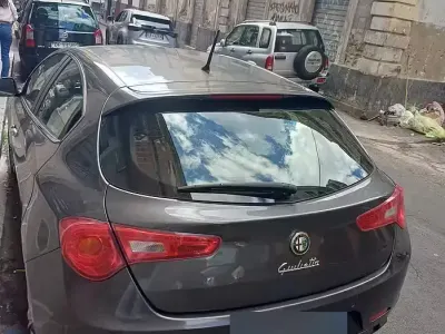 Usata Alfa Romeo Giulietta 105 CV (77 kW) 2013 Grigio Utilitaria