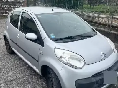 Usado Citroën C1 68 CV (50 kW) 2006 Gris Utilitario