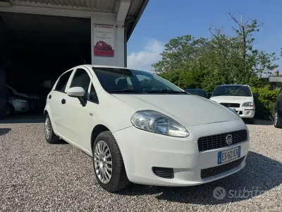 Usata Fiat Grande Punto 75 CV (55 kW) 2013 Bianco Utilitaria