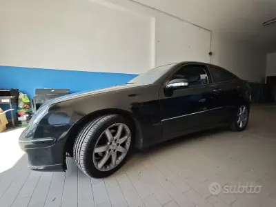 Usata Mercedes C220 150 CV (110 kW) 2006 Nero Coupé