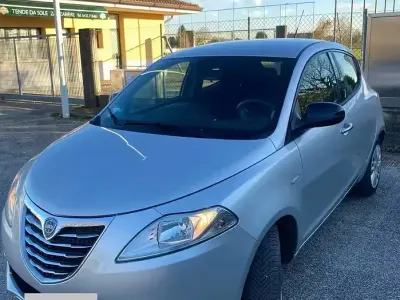 Usata Lancia Ypsilon 95 CV (69 kW) 2012 Grigio Utilitaria