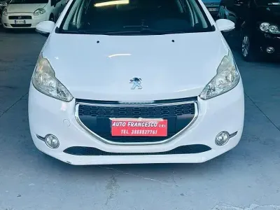 Usata Peugeot 208 Active 82 CV (60 kW) 2012 Bianco Utilitaria
