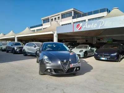 Usata Alfa Romeo Giulietta Distinctive 105 CV (77 kW) 2015 Grigio Utilitaria