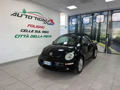 Usata VW New Beetle 102 CV (75 kW) 2008 Nero Utilitaria