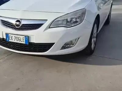 Käytetty Opel Astra Cosmo 110 HP (80 kW) 2012 Valkoinen Farmari