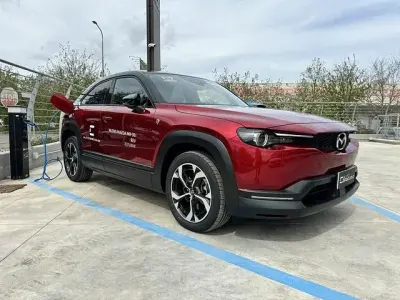 Usata Mazda MX30 170 CV (125 kW) 2023 Premium soul red crystal multi tone SUV