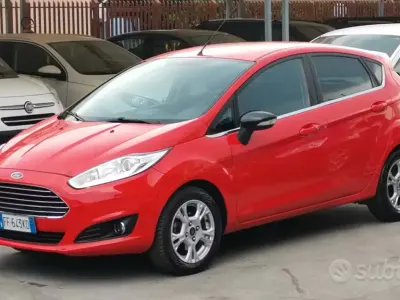 Usata Ford Fiesta Titanium 95 CV (69 kW) 2016 Rosso Utilitaria