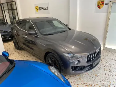 Usata Maserati Levante 275 CV (202 kW) 2017 Grigio SUV