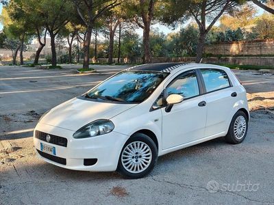 Usata Fiat Grande Punto 75 CV (55 kW) 2006 Bianco Utilitaria