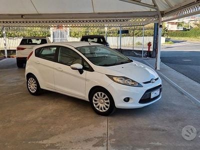 Usata Ford Fiesta 68 CV (50 kW) 2009 Bianco Utilitaria
