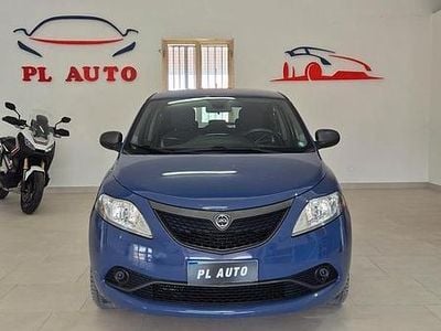 Usata Lancia Ypsilon Gold 95 CV (69 kW) 2017 Viola Utilitaria