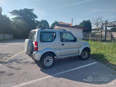 Usata Suzuki Jimny 80 CV (58 kW) 2000 Grigio SUV