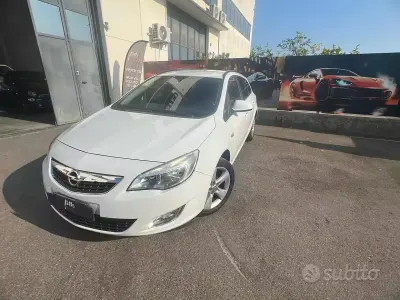 Usata Opel Astra Cosmo 140 CV (102 kW) 2011 Bianco Station wagon