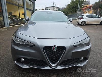 Usata Alfa Romeo Giulia Business 180 CV (132 kW) 2017 Grigio Berlina