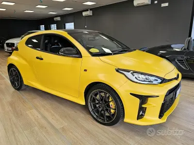 Begagnad Toyota Yaris 261 HK (191 kW) 2022 Gul Halvkombi