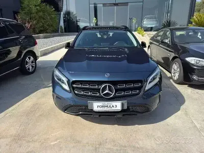 Usata Mercedes GLA200 136 CV (100 kW) 2019 Bluazzurro SUV