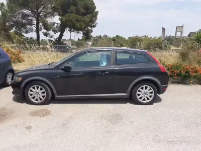 Usata Volvo C30 Kinetic 109 CV (80 kW) 2007 Nero Utilitaria