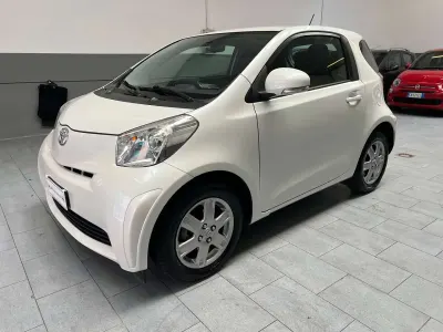 Usata Toyota iQ Sol 68 CV (50 kW) 2010 Bianco Utilitaria