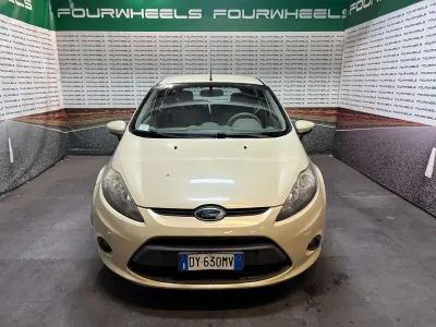 Usata Ford Fiesta 95 CV (69 kW) 2010 Beige Berlina