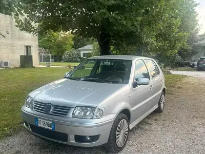 Usata VW Polo Comfortline 75 CV (55 kW) 2001 Grigio Berlina