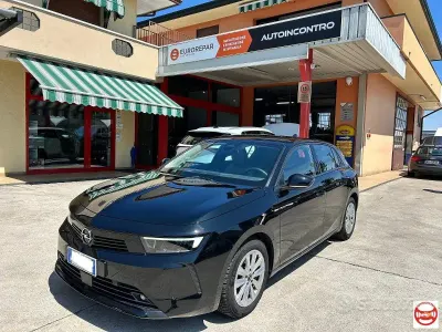 Usata Opel Astra Edition 110 CV (80 kW) 2023 Nero Utilitaria