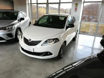 Usata Lancia Ypsilon Gold 69 CV (50 kW) 2022 Bianco Utilitaria