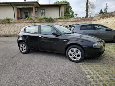 Usata Alfa Romeo 147 120 CV (88 kW) 2006 Nero Utilitaria