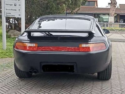 Porsche 928