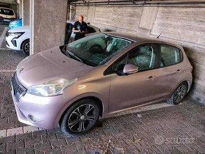 Usata Peugeot 208 92 CV (67 kW) 2015 Utilitaria