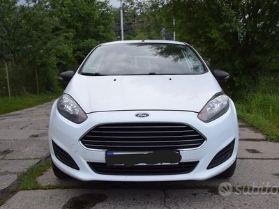 Usata Ford Fiesta 60 CV (44 kW) 2015 Bianco Utilitaria