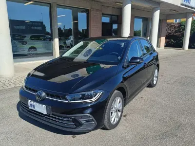 Usata VW Polo Style 95 CV (69 kW) 2023 Deep black perlato Utilitaria
