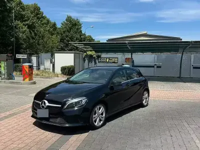 Usata Mercedes 180 109 CV (80 kW) 2018 Nero Berlina