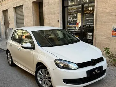 Usata VW Golf VI 122 CV (89 kW) 2011 Bianco Utilitaria