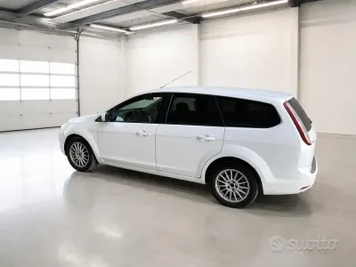 Usata Ford Focus 145 CV (106 kW) 2009 Bianco Station wagon