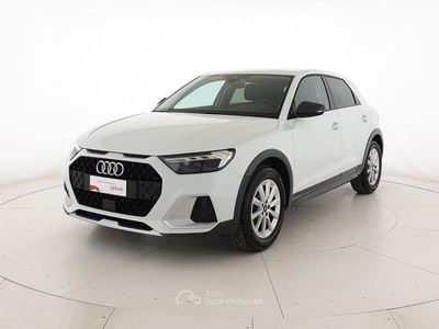 Usata Audi A1 Business 110 CV (80 kW) 2023 Bianco ghiaccio metallizzato grigio manhattan metallizzato Berlina