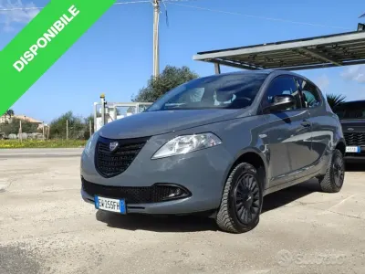 Usata Lancia Ypsilon 86 CV (63 kW) 2014 Grigio Utilitaria