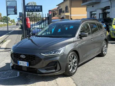 Usata Ford Focus ST-Line 155 CV (114 kW) 2023 Grigio Station wagon
