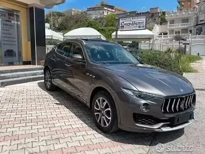 Usata Maserati Levante 275 CV (202 kW) 2017 Grigio SUV