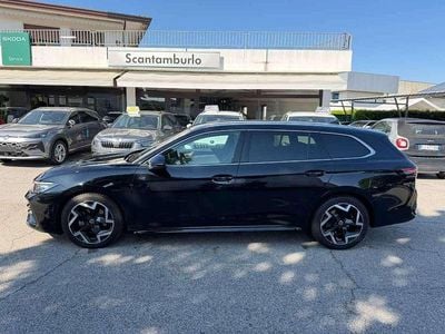 Usata VW Passat R-line 150 CV (110 kW) 2025 Nero Station wagon