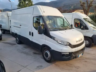 Usata Iveco Daily 135 CV (99 kW) 2016 Bianco Berlina
