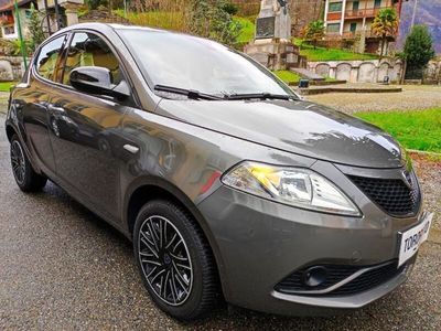 usata Lancia Ypsilon 1.2 69 CV 5 porte Gold NEOPATENTA