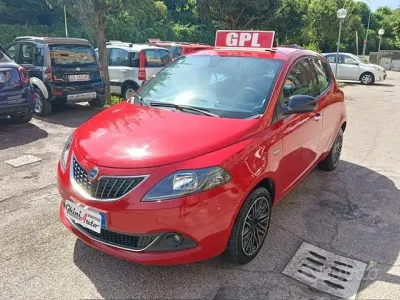 Usata Lancia Ypsilon 69 CV (50 kW) 2023 Rosso Utilitaria