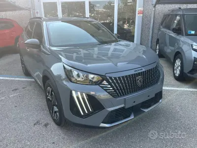 Usata Peugeot 2008 Allure 131 CV (96 kW) 2024 Grigio metallizzato SUV